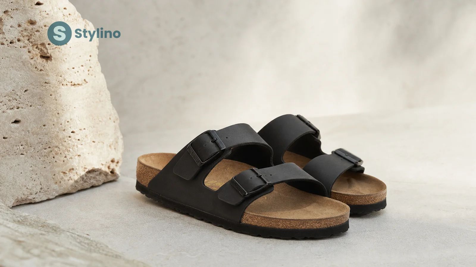 Οδηγός styling Birkenstock — editorial flat-lay Arizona, Boston και Papillio σανδαλιών με συνδυασμούς ρούχων