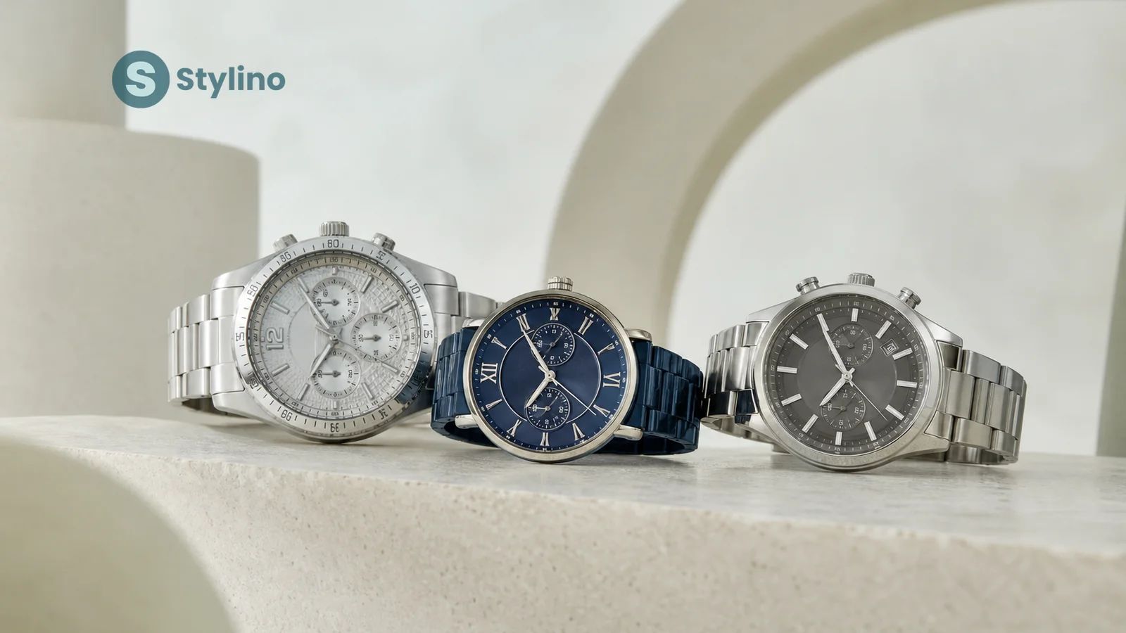 Συλλογή ρολογιών Nautica με ναυτικά bezel και ατσάλινα μπρασελέ σε coastal μπλε φόντο